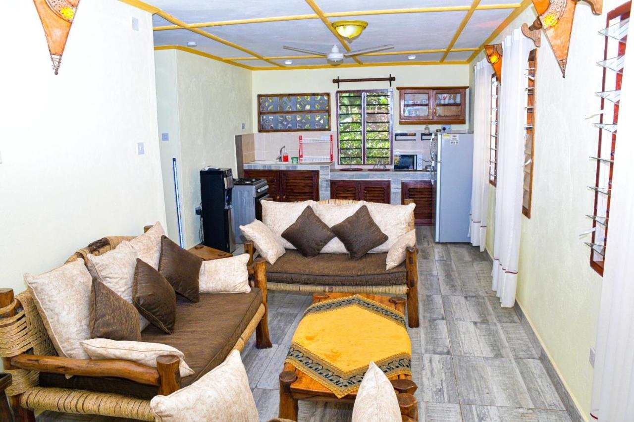 Apartmenthaus Salama Villen In Diani Диани Бийч Екстериор снимка