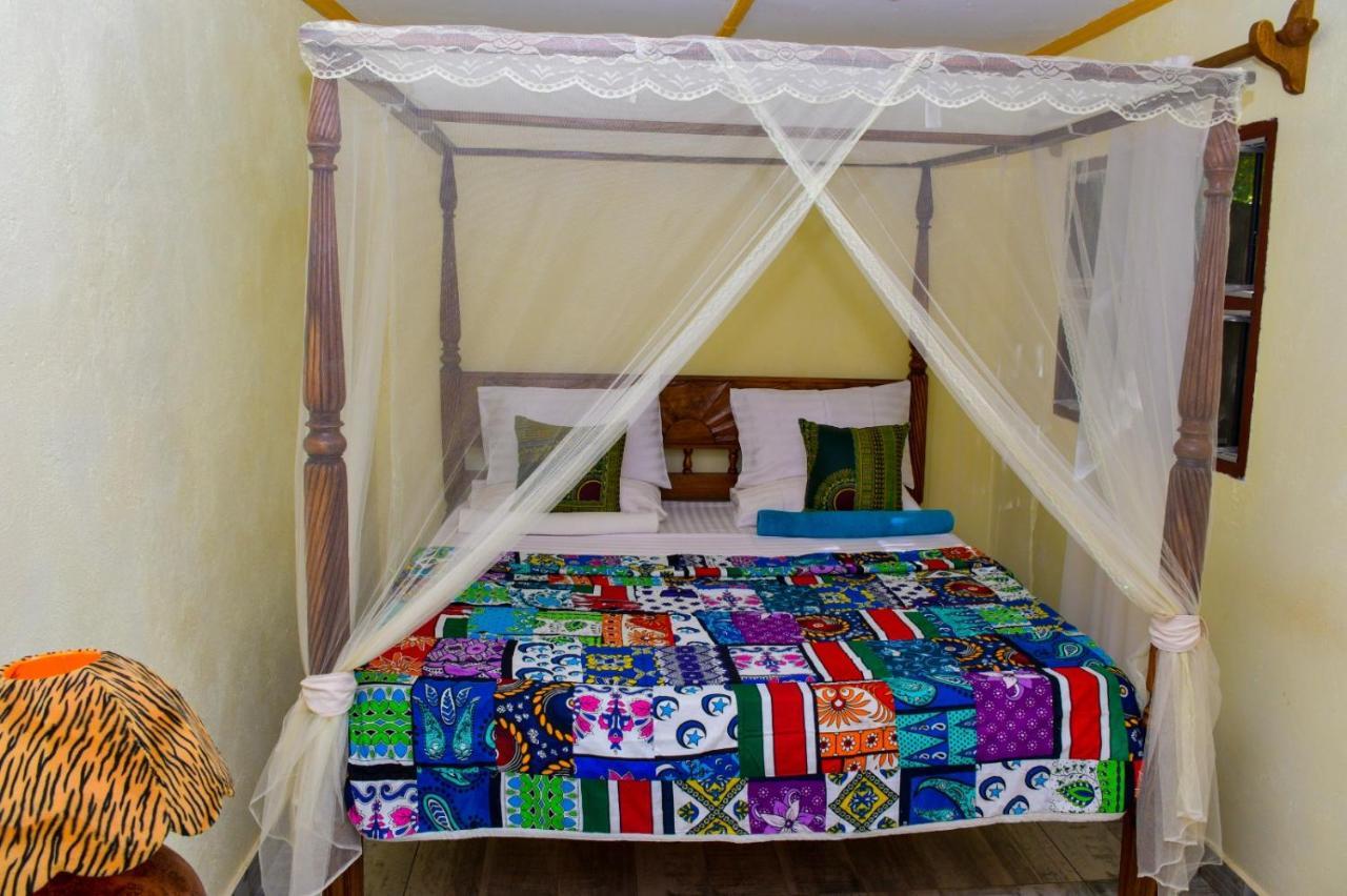 Apartmenthaus Salama Villen In Diani Диани Бийч Екстериор снимка